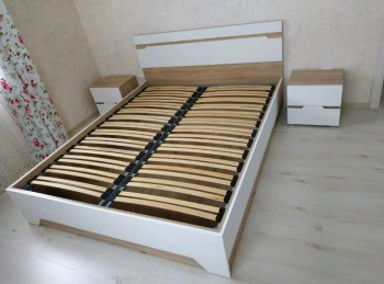 Спальня Анталия (кровать без ортопед-основания, тумбы, Дуб сонома, Белый Софт, горизонт) в Игарке - igarka.mebel54.com | фото